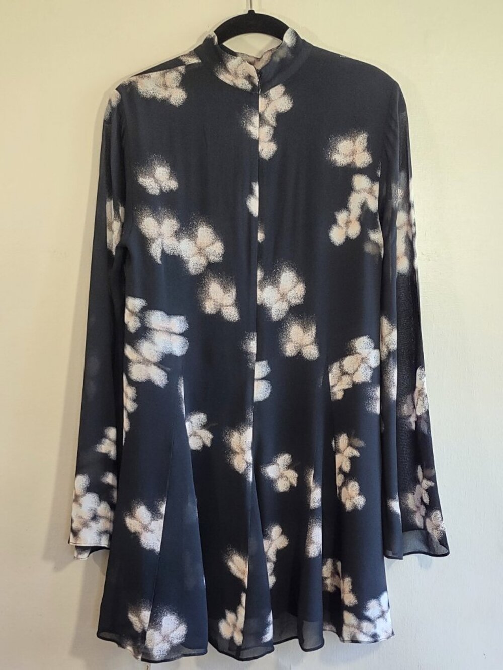 NEW Reformation Torin Mini Dress Floral Black Onyx Bell Sleeves Minimalist Small - Picture 5 of 10